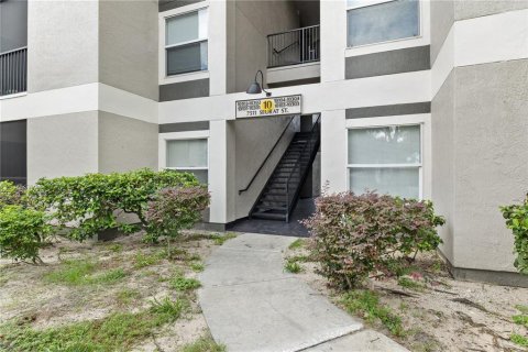 Copropriété à louer à Orlando, Floride: 2 chambres, 93.18 m2 № 2385598 - photo 2
