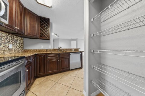 Copropriété à louer à Orlando, Floride: 2 chambres, 93.18 m2 № 2385598 - photo 14