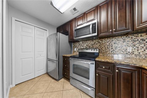Copropriété à louer à Orlando, Floride: 2 chambres, 93.18 m2 № 2385598 - photo 11