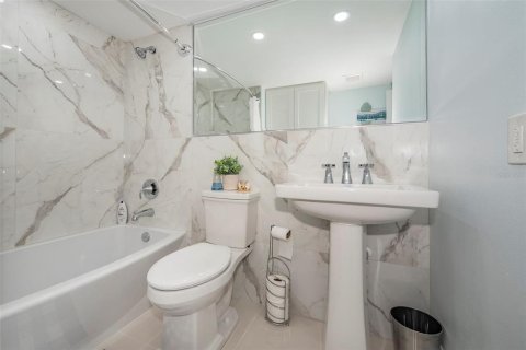 Copropriété à vendre à Clearwater, Floride: 2 chambres, 130.9 m2 № 2432705 - photo 27