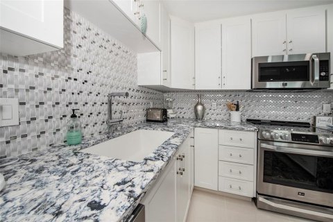 Copropriété à vendre à Clearwater, Floride: 2 chambres, 130.9 m2 № 2432705 - photo 9