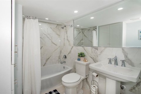 Copropriété à vendre à Clearwater, Floride: 2 chambres, 130.9 m2 № 2432705 - photo 24