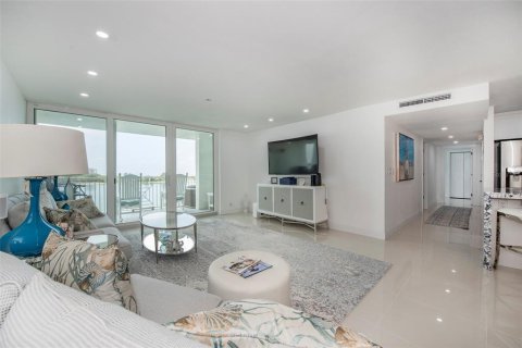 Copropriété à vendre à Clearwater, Floride: 2 chambres, 130.9 m2 № 2432705 - photo 4