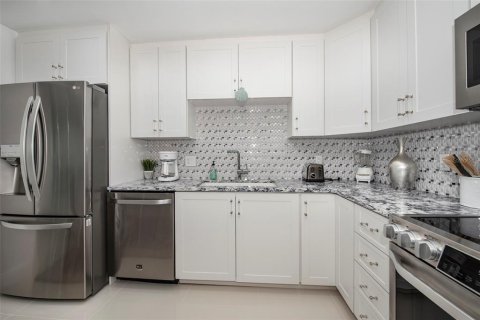Copropriété à vendre à Clearwater, Floride: 2 chambres, 130.9 m2 № 2432705 - photo 7
