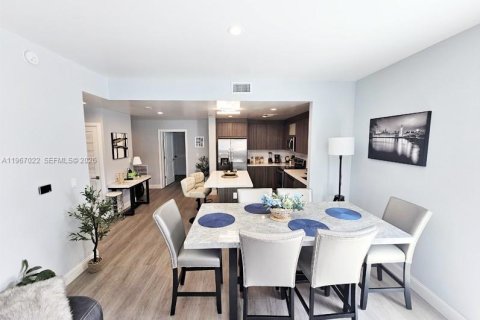 Copropriété à vendre à Hollywood, Floride: 2 chambres, 108.7 m2 № 2081360 - photo 4