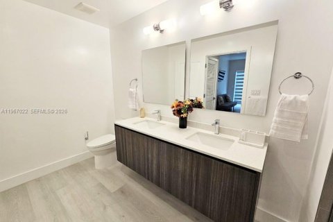 Copropriété à vendre à Hollywood, Floride: 2 chambres, 108.7 m2 № 2081360 - photo 13