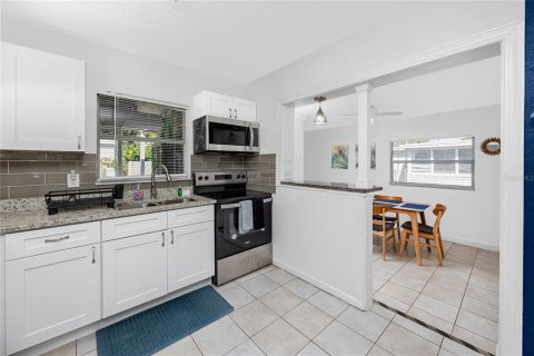Villa ou maison à vendre à Saint Petersburg, Floride: 2 chambres, 72.84 m2 № 2433108 - photo 11