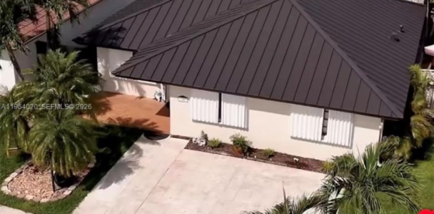 Villa ou maison à Miami, Floride 3 chambres, 143.35 m2 № 2081071