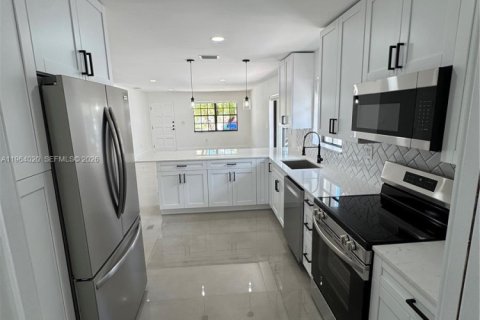 Villa ou maison à vendre à Miami, Floride: 3 chambres, 143.35 m2 № 2081071 - photo 22