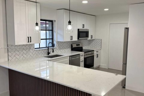 Villa ou maison à vendre à Miami, Floride: 3 chambres, 143.35 m2 № 2081071 - photo 11