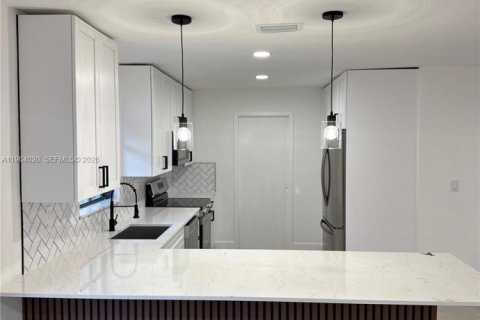 Villa ou maison à vendre à Miami, Floride: 3 chambres, 143.35 m2 № 2081071 - photo 6