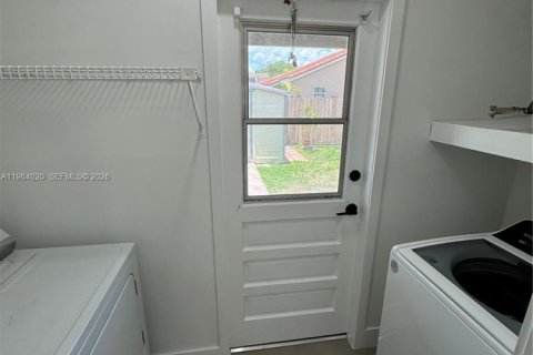 Villa ou maison à vendre à Miami, Floride: 3 chambres, 143.35 m2 № 2081071 - photo 21