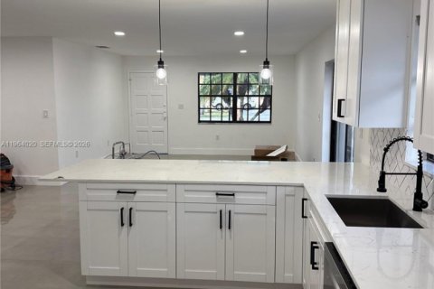 Villa ou maison à vendre à Miami, Floride: 3 chambres, 143.35 m2 № 2081071 - photo 10
