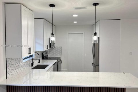 Villa ou maison à vendre à Miami, Floride: 3 chambres, 143.35 m2 № 2081071 - photo 12