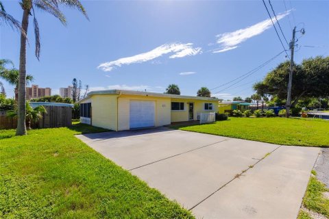 House in Daytona Beach, Florida 2 bedrooms, 75.81 sq.m. № 2429350 - photo 2