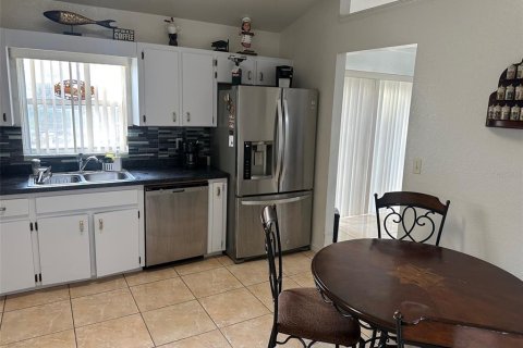 House in Ocala, Florida 3 bedrooms, 162.11 sq.m. № 1534432 - photo 9