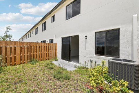 Townhouse in Homestead, Florida 4 bedrooms, 161.56 sq.m. № 1696762 - photo 4