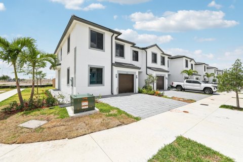 Townhouse in Homestead, Florida 4 bedrooms, 161.56 sq.m. № 1696762 - photo 1