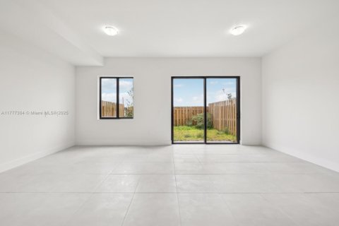 Townhouse in Homestead, Florida 4 bedrooms, 161.56 sq.m. № 1696762 - photo 8