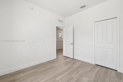 Townhouse in Homestead, Florida 4 bedrooms, 161.56 sq.m. № 1696762 - photo 23