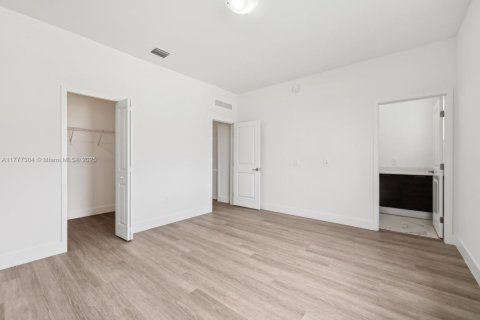 Townhouse in Homestead, Florida 4 bedrooms, 161.56 sq.m. № 1696762 - photo 20