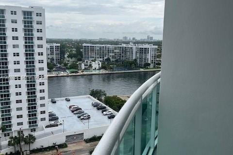 Copropriété à louer à Hollywood, Floride: 1 chambre, 75.9 m2 № 2066584 - photo 14