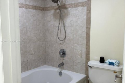 Condo in Plantation, Florida, 2 bedrooms  № 1950449 - photo 18