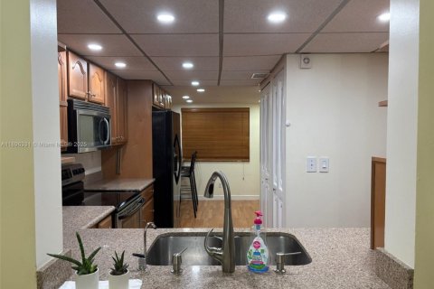 Condo in Plantation, Florida, 2 bedrooms  № 1950449 - photo 4