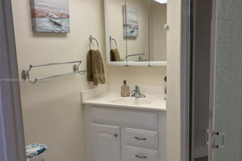 Condo in Plantation, Florida, 2 bedrooms  № 1950449 - photo 11