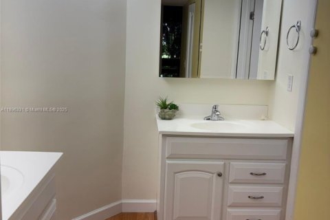 Condo in Plantation, Florida, 2 bedrooms  № 1950449 - photo 17