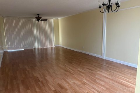 Condo in Plantation, Florida, 2 bedrooms  № 1950449 - photo 13