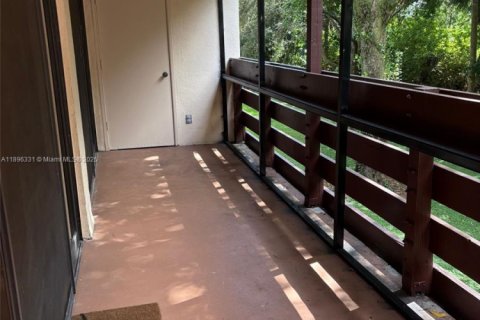 Condo in Plantation, Florida, 2 bedrooms  № 1950449 - photo 19