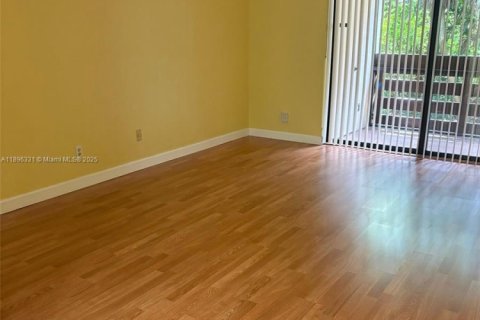 Condo in Plantation, Florida, 2 bedrooms  № 1950449 - photo 15