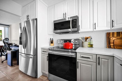 Купить кондоминиум в Майами, Флорида 4 спальни, 183.02м2, № 2047124 - фото 19