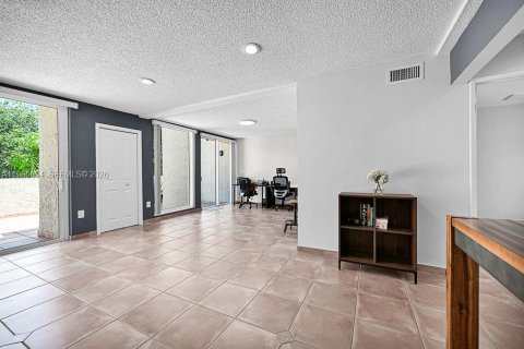 Купить кондоминиум в Майами, Флорида 4 спальни, 183.02м2, № 2047124 - фото 10