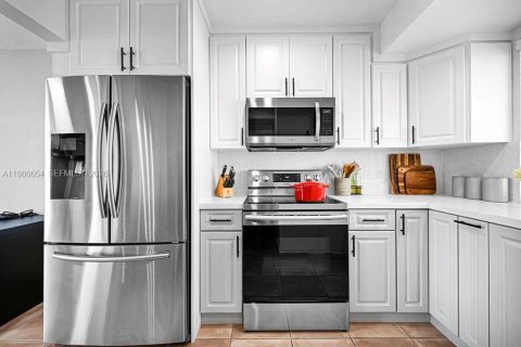 Купить кондоминиум в Майами, Флорида 4 спальни, 183.02м2, № 2047124 - фото 17