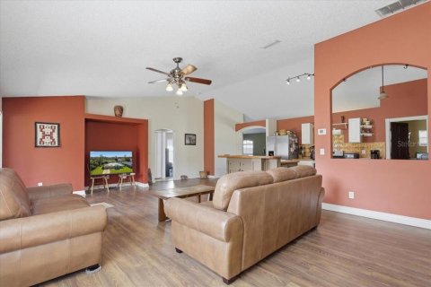 House in Palm Coast, Florida 3 bedrooms, 187.66 sq.m. № 2420252 - photo 17