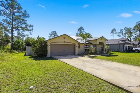 House in Palm Coast, Florida 3 bedrooms, 187.66 sq.m. № 2420252 - photo 2