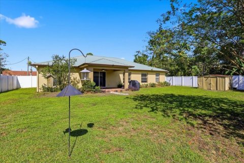 House in Palm Coast, Florida 3 bedrooms, 187.66 sq.m. № 2420252 - photo 6