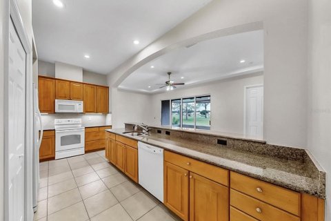 Condo in Sun City Center, Florida, 2 bedrooms  № 1906698 - photo 9