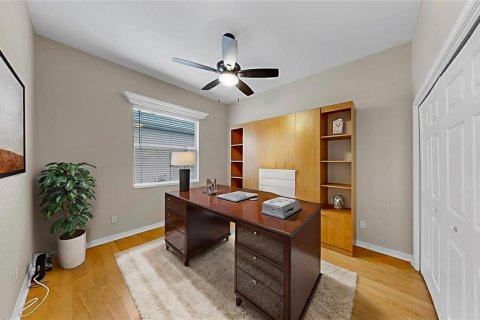 Condo in Sun City Center, Florida, 2 bedrooms  № 1906698 - photo 14