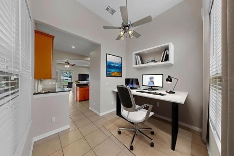 Condo in Sun City Center, Florida, 2 bedrooms  № 1906698 - photo 12