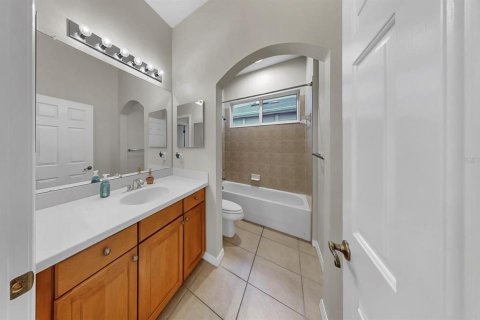 Condo in Sun City Center, Florida, 2 bedrooms  № 1906698 - photo 28