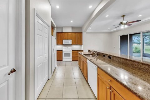 Condo in Sun City Center, Florida, 2 bedrooms  № 1906698 - photo 8