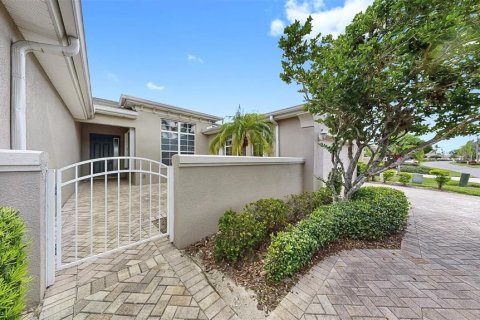 Condo in Sun City Center, Florida, 2 bedrooms  № 1906698 - photo 4