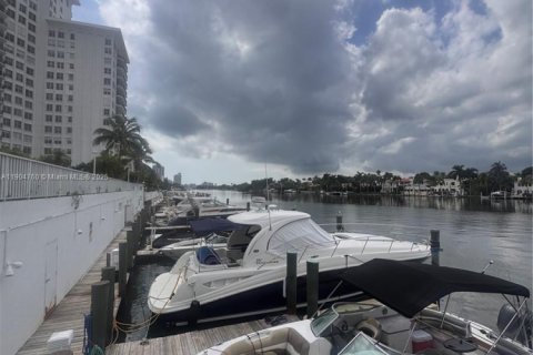 Купить кондоминиум в Майами-Бич, Флорида 2 спальни, 180.23м2, № 1966051 - фото 17