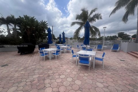 Купить кондоминиум в Майами-Бич, Флорида 2 спальни, 180.23м2, № 1966051 - фото 19