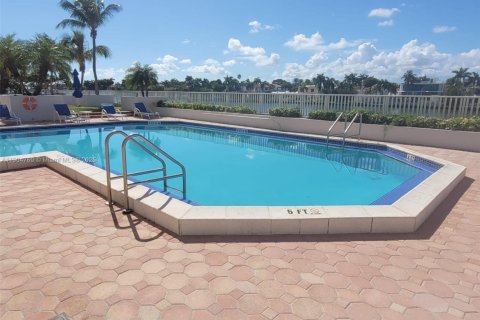 Купить кондоминиум в Майами-Бич, Флорида 2 спальни, 180.23м2, № 1966051 - фото 18