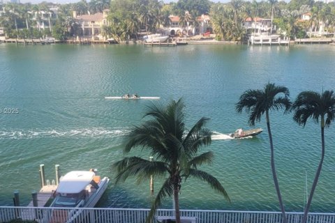 Купить кондоминиум в Майами-Бич, Флорида 2 спальни, 180.23м2, № 1966051 - фото 1
