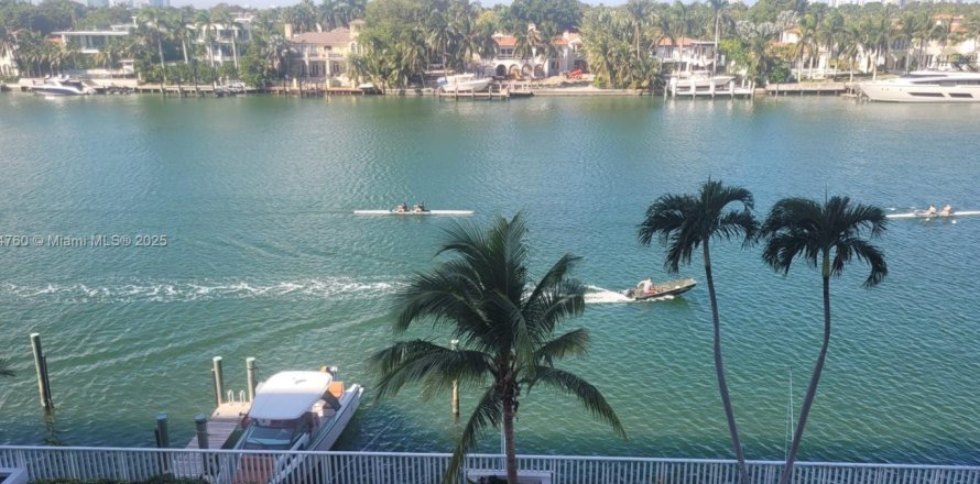 Кондоминиум с 2 спальнями в Майами-Бич, Флорида № 1966051